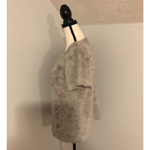 Anthropologie Leifsdottir Light Gray Faux Fur Short Sleeve Top - Size Large - Picture 2 of 8